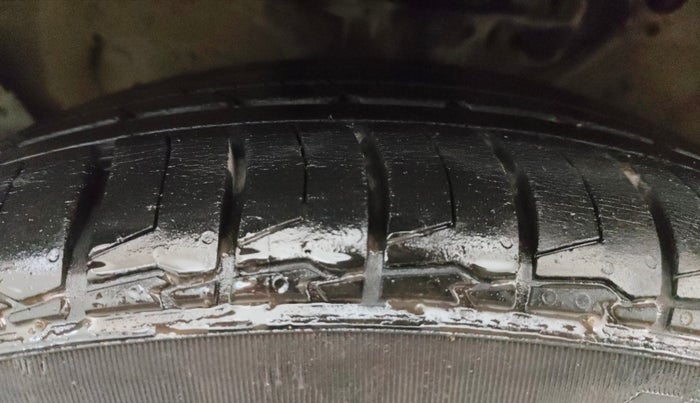 2023 KIA SELTOS  X LINE 1.5 TURBO PETROL DCT, Petrol, Automatic, 18,345 km, Left Front Tyre Tread