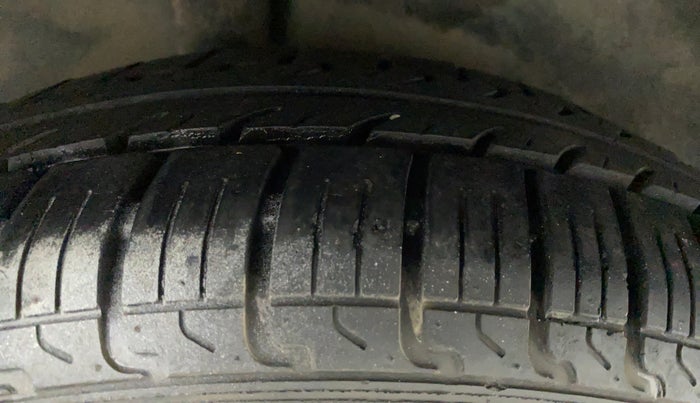2011 Maruti Swift LXI, Petrol, Manual, 65,170 km, Right Rear Tyre Tread