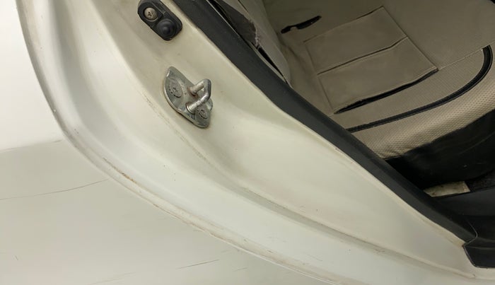 2011 Maruti Swift LXI, Petrol, Manual, 65,170 km, Right C pillar - Minor scratches