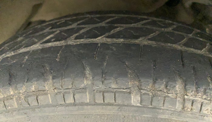 2011 Maruti Swift LXI, Petrol, Manual, 65,170 km, Right Front Tyre Tread