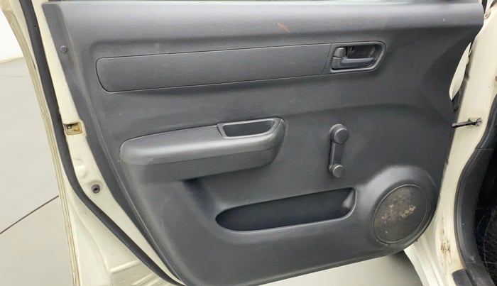 2011 Maruti Swift LXI, Petrol, Manual, 65,170 km, Front passenger door - Trim has minor damage