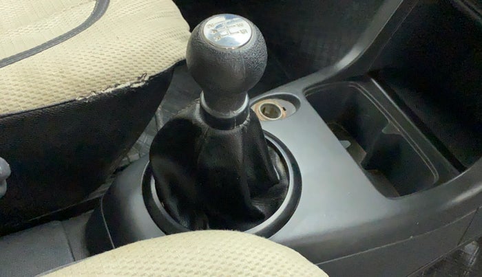2011 Maruti Swift LXI, Petrol, Manual, 65,170 km, Gear lever - Boot Cover minor damage