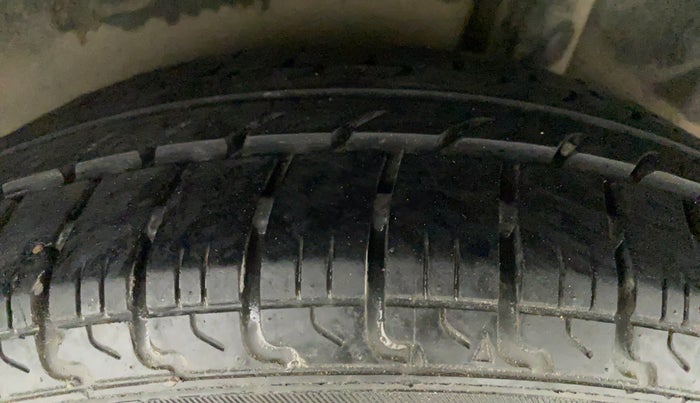 2011 Maruti Swift LXI, Petrol, Manual, 65,170 km, Left Rear Tyre Tread