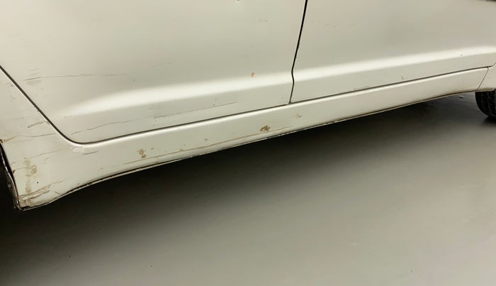 2011 Maruti Swift LXI, Petrol, Manual, 65,170 km, Right running board - Minor scratches