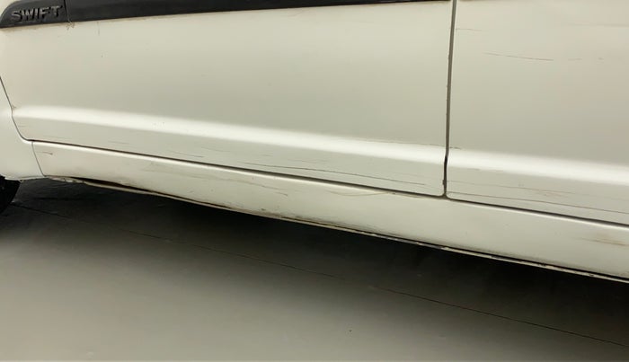 2011 Maruti Swift LXI, Petrol, Manual, 65,170 km, Left running board - Slightly dented