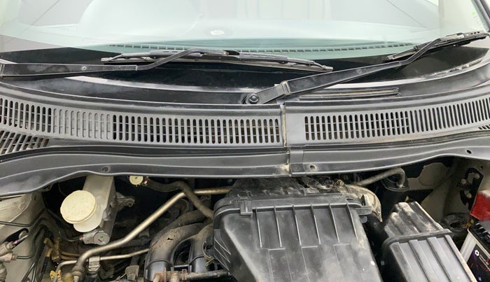 2011 Maruti Swift LXI, Petrol, Manual, 65,170 km, Bonnet (hood) - Cowl vent panel has minor damage