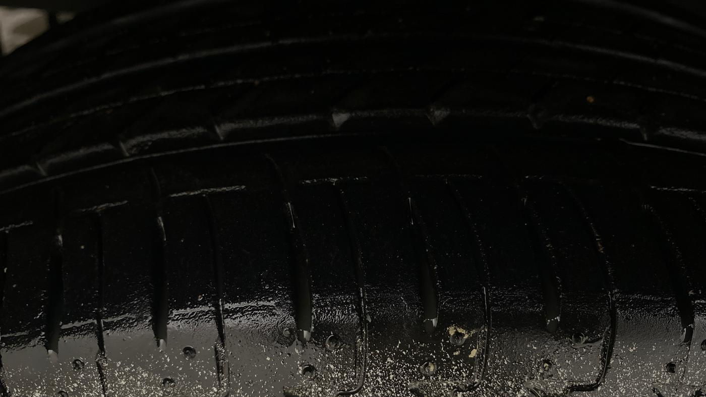 2017 Maruti Baleno ZETA DIESEL 1.3, Diesel, Manual, 75,424 km, Left Front Tyre Tread