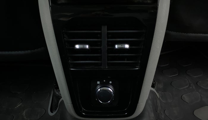 2018 Tata NEXON XZ+ 1.2 DUAL TONE, Petrol, Manual, 43,399 km, Rear AC Vents