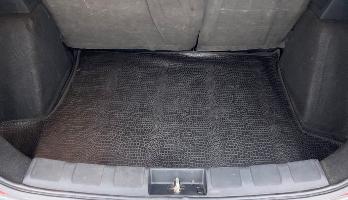 2018 Tata NEXON XZ+ 1.2 DUAL TONE, Petrol, Manual, 43,399 km, Boot Inside