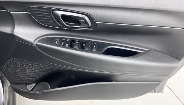 2022 Hyundai NEW I20 SPORTZ 1.5 MT, Diesel, Manual, 6,492 km, Driver Side Door Panels Control