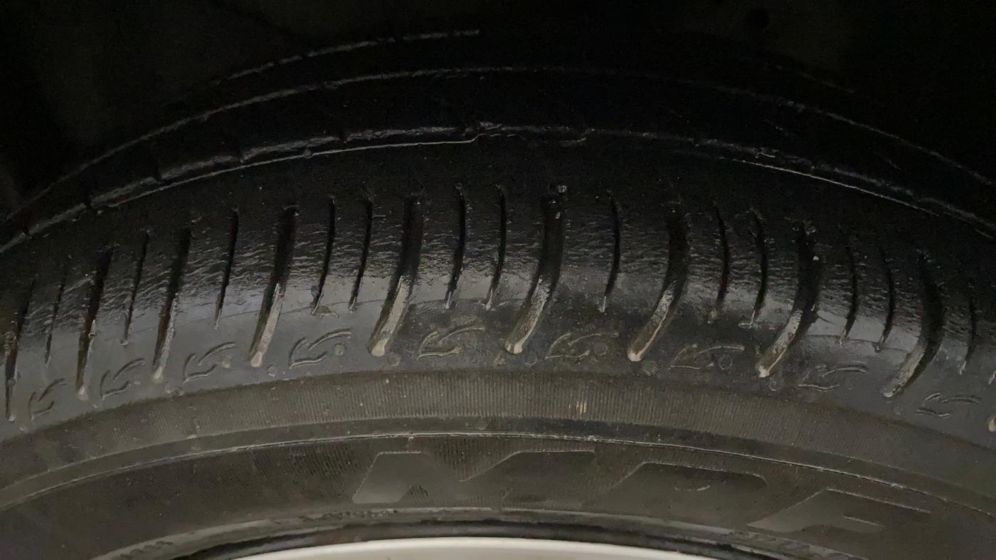 2014 Honda Brio E MT, Petrol, Manual, 42,550 km, Left Front Tyre Tread