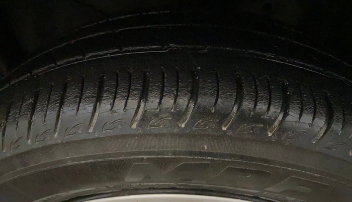 2014 Honda Brio E MT, Petrol, Manual, 42,550 km, Left Front Tyre Tread