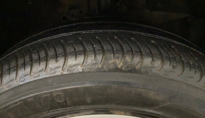 2014 Honda Brio E MT, Petrol, Manual, 42,550 km, Right Front Tyre Tread