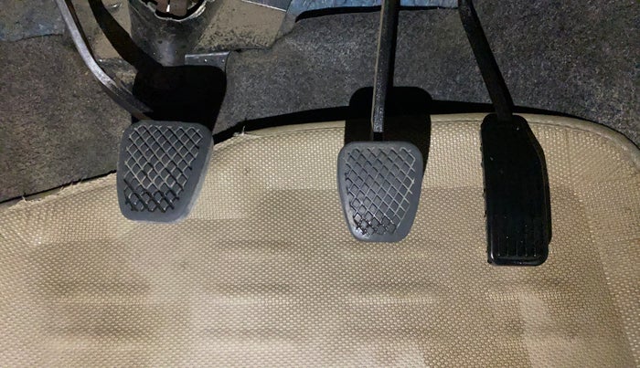 2014 Honda Brio E MT, Petrol, Manual, 42,550 km, Pedals