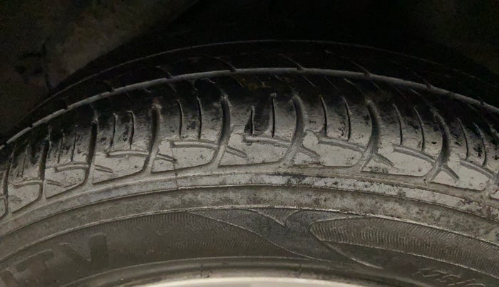 2014 Honda Brio E MT, Petrol, Manual, 42,550 km, Left Rear Tyre Tread