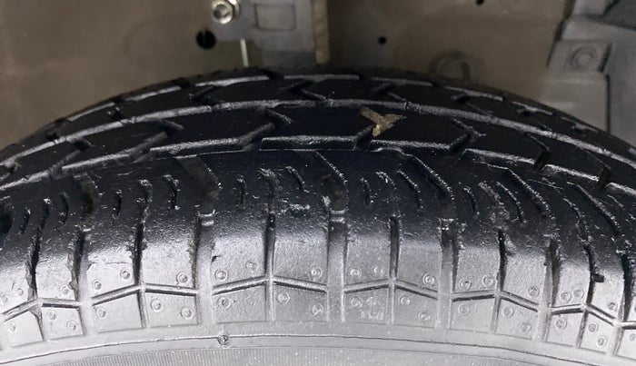 2017 Maruti Swift VXI D, Petrol, Manual, 25,009 km, Right Front Tyre Tread