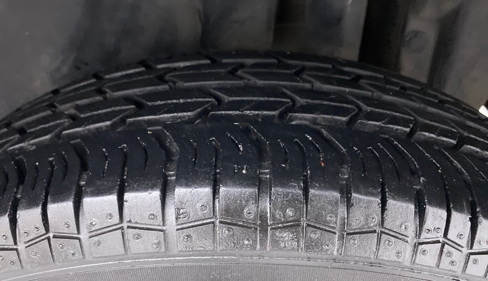 2017 Maruti Swift VXI D, Petrol, Manual, 25,009 km, Left Rear Tyre Tread