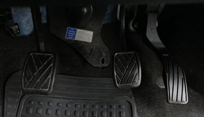 2017 Maruti Swift VXI D, Petrol, Manual, 25,009 km, Pedals