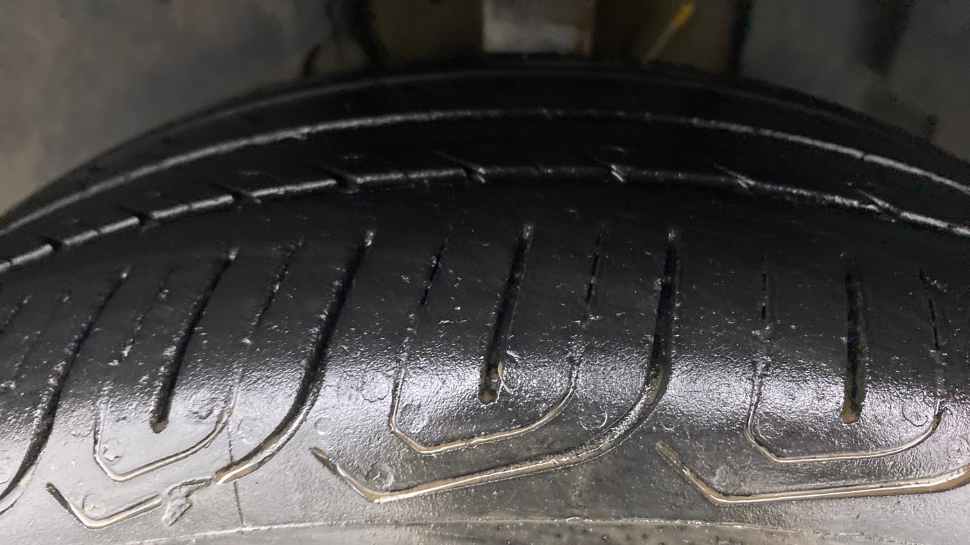 2021 Tata ALTROZ XZ 1.5 RTQ, Diesel, Manual, 28,903 km, Left Front Tyre Tread