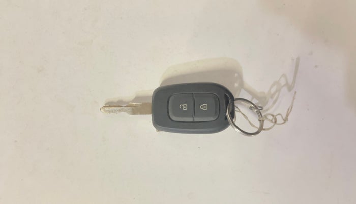 2022 Renault Kwid CLIMBER 1.0 AMT (O) DUAL TONE, Petrol, Automatic, 36,818 km, Key Close Up