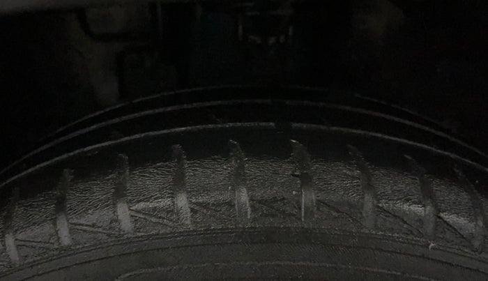 2022 Renault Kwid CLIMBER 1.0 AMT (O) DUAL TONE, Petrol, Automatic, 36,818 km, Left Front Tyre Tread