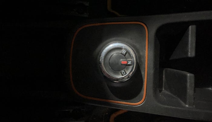 2022 Renault Kwid CLIMBER 1.0 AMT (O) DUAL TONE, Petrol, Automatic, 36,818 km, Gear Lever