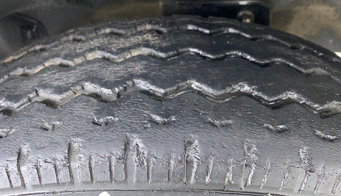 2018 Maruti Eeco 5 STR WITH AC PLUSHTR, Petrol, Manual, 37,135 km, Right Front Tyre Tread