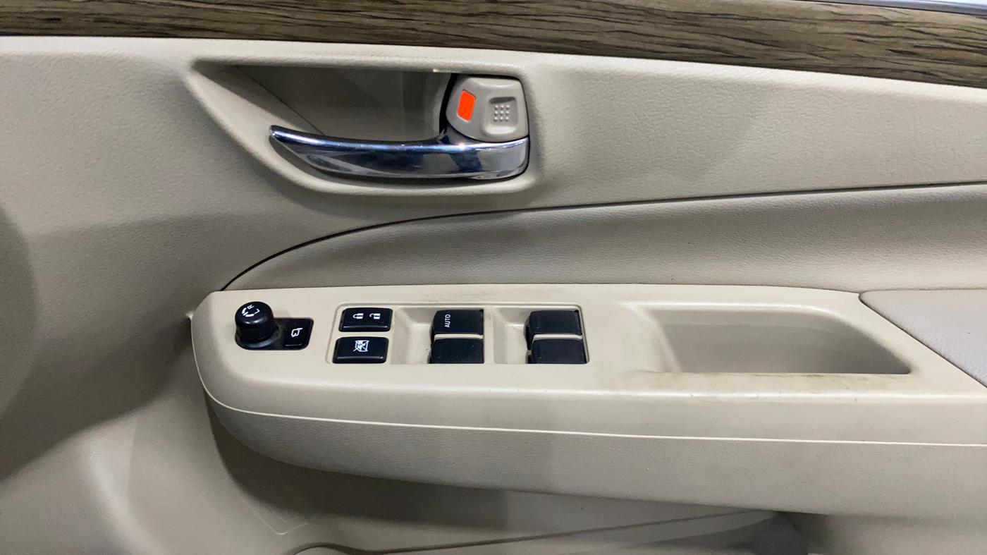 2019 Maruti Ciaz ALPHA 1.5 SHVS PETROL, Petrol, Manual, 1,19,732 km, Driver Side Door Panels Control