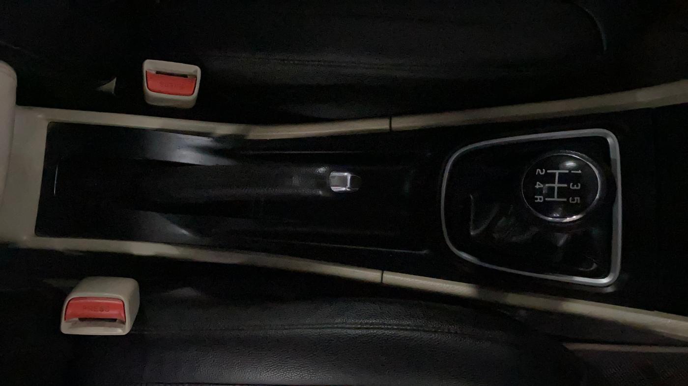 2019 Maruti Ciaz ALPHA 1.5 SHVS PETROL, Petrol, Manual, 1,19,732 km, Gear Lever