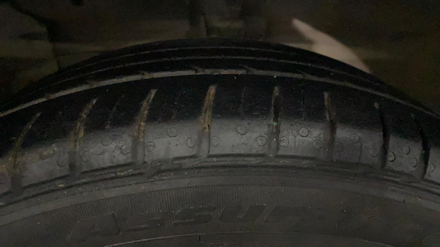 2019 Maruti Ciaz ALPHA 1.5 SHVS PETROL, Petrol, Manual, 1,19,732 km, Left Front Tyre Tread