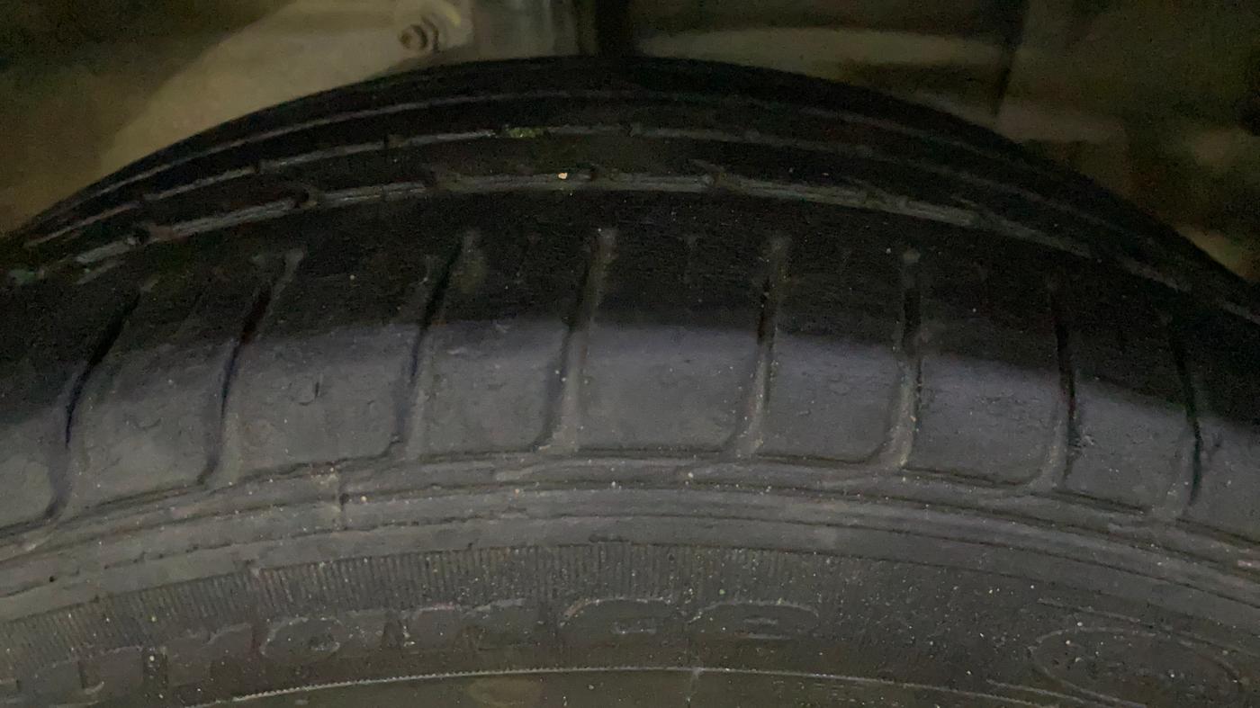 2019 Maruti Ciaz ALPHA 1.5 SHVS PETROL, Petrol, Manual, 1,19,732 km, Right Front Tyre Tread