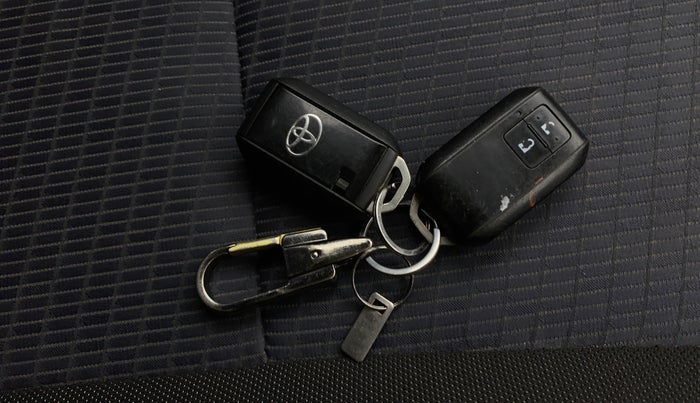 2021 Toyota Glanza G, Petrol, Manual, 28,919 km, Key Close Up