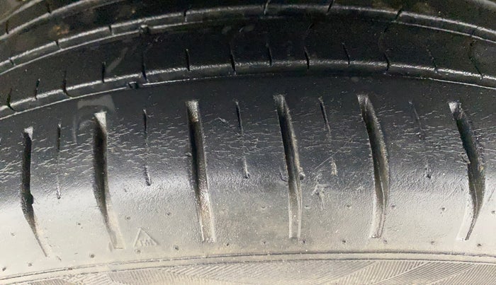 2021 Toyota Glanza G, Petrol, Manual, 28,919 km, Left Front Tyre Tread