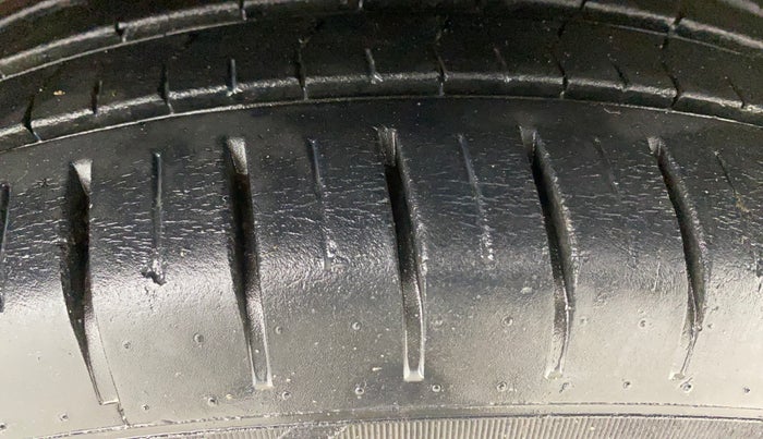 2021 Toyota Glanza G, Petrol, Manual, 28,919 km, Right Front Tyre Tread