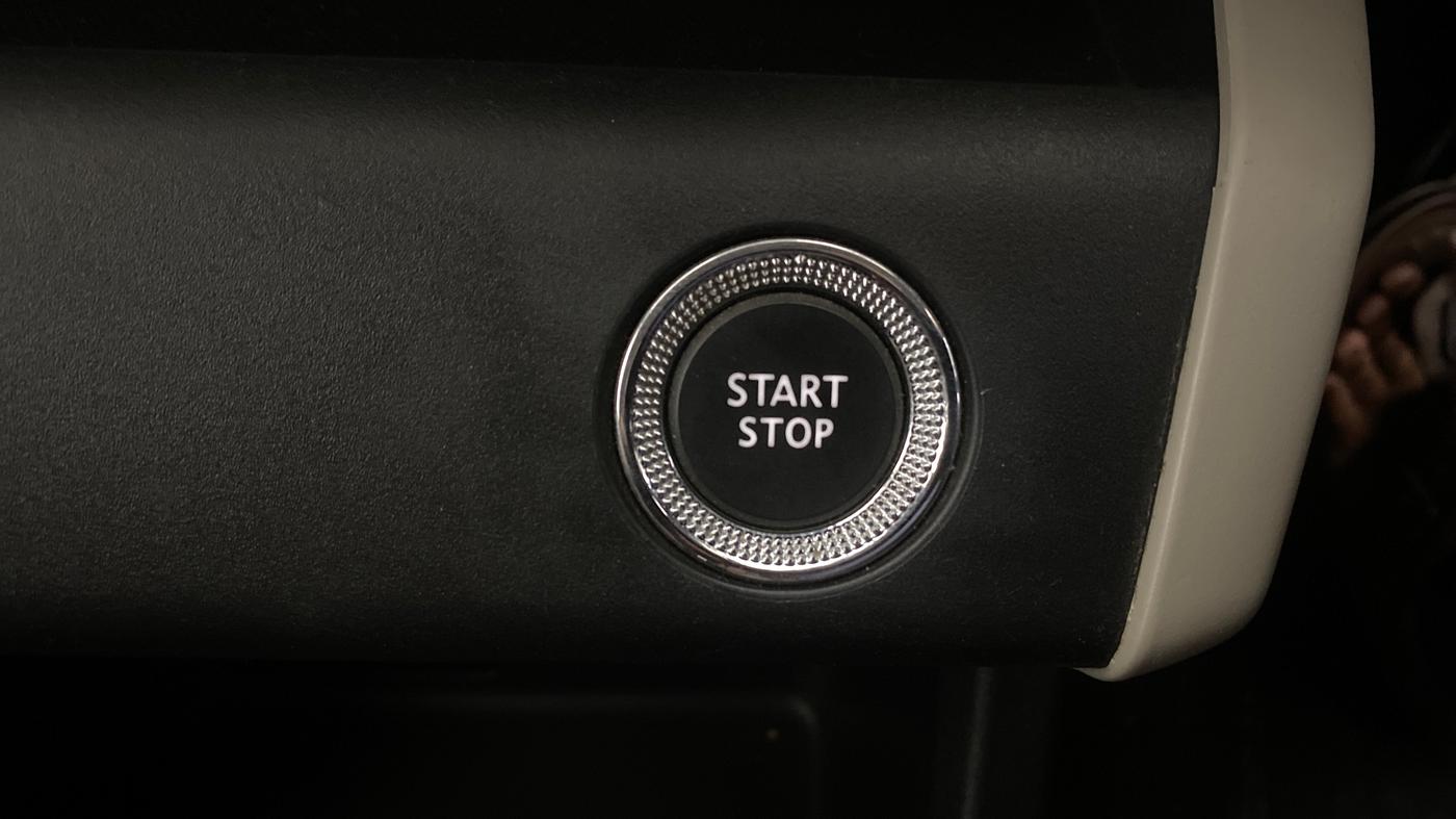 2021 Renault TRIBER RXZ AMT DUAL TONE, Petrol, Automatic, 43,473 km, Keyless Start/ Stop Button