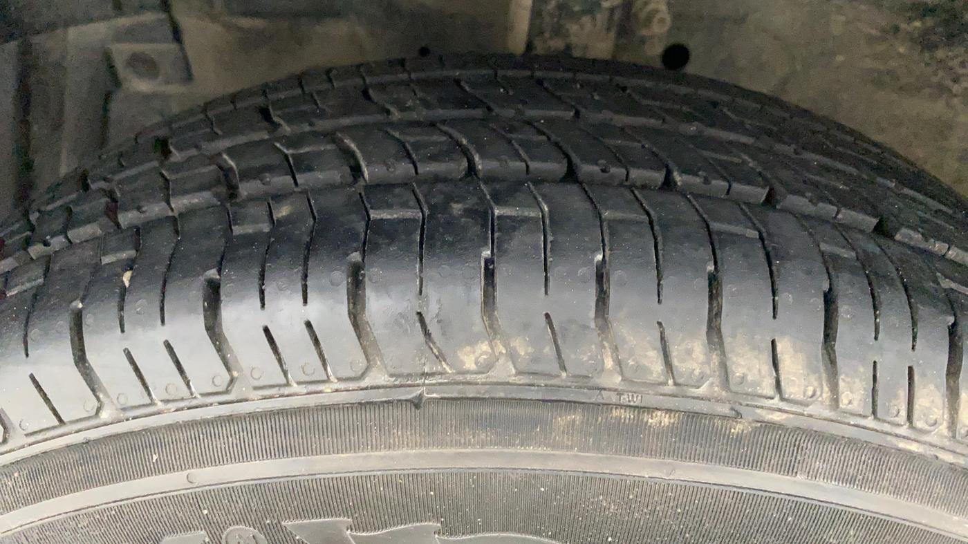 2013 Maruti Swift Dzire VXI, Petrol, Manual, 71,098 km, Left Front Tyre Tread