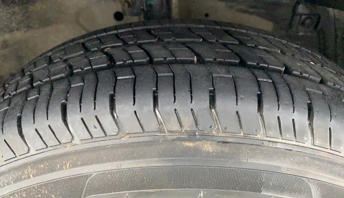 2013 Maruti Swift Dzire VXI, Petrol, Manual, 71,098 km, Right Front Tyre Tread