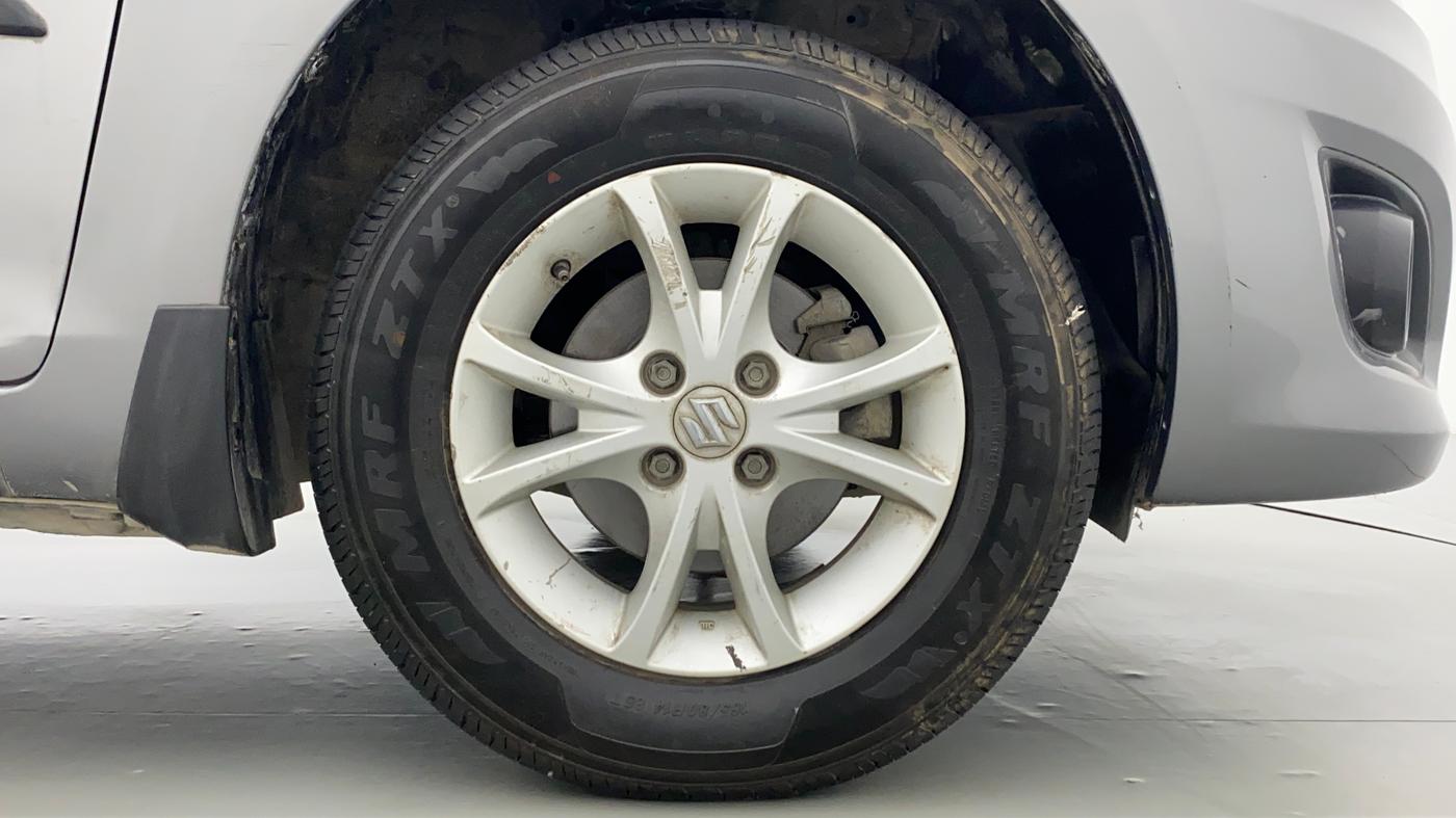 2013 Maruti Swift Dzire VXI, Petrol, Manual, 71,098 km, Right Front Wheel