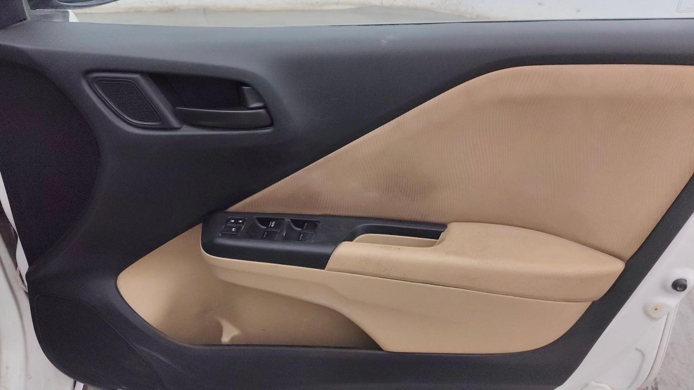 2015 Honda City 1.5L I-VTEC SV, Petrol, Manual, 1,32,707 km, Driver Side Door Panels Control