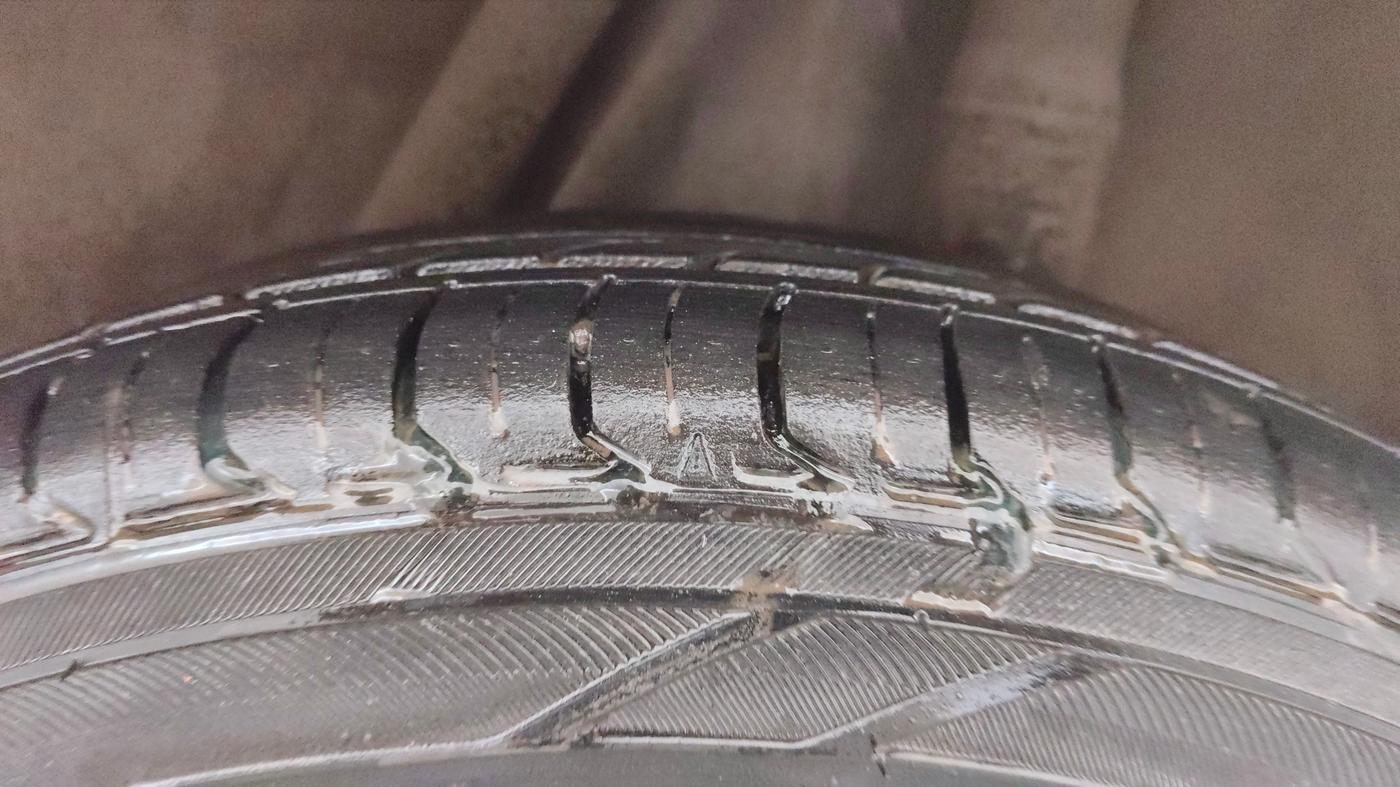 2015 Honda City 1.5L I-VTEC SV, Petrol, Manual, 1,32,707 km, Left Rear Tyre Tread