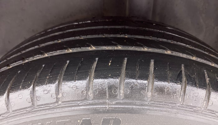 2018 Volkswagen Polo HIGHLINE 1.0L, Petrol, Manual, 34,137 km, Left Rear Tyre Tread