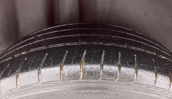 2018 Volkswagen Polo HIGHLINE 1.0L, Petrol, Manual, 34,137 km, Right Rear Tyre Tread