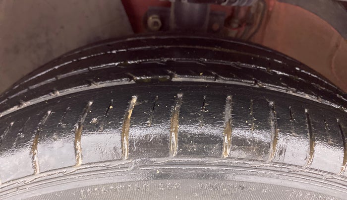 2018 Volkswagen Polo HIGHLINE 1.0L, Petrol, Manual, 34,137 km, Left Front Tyre Tread