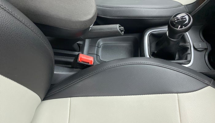 2018 Volkswagen Polo HIGHLINE 1.0L, Petrol, Manual, 34,137 km, Gear Lever