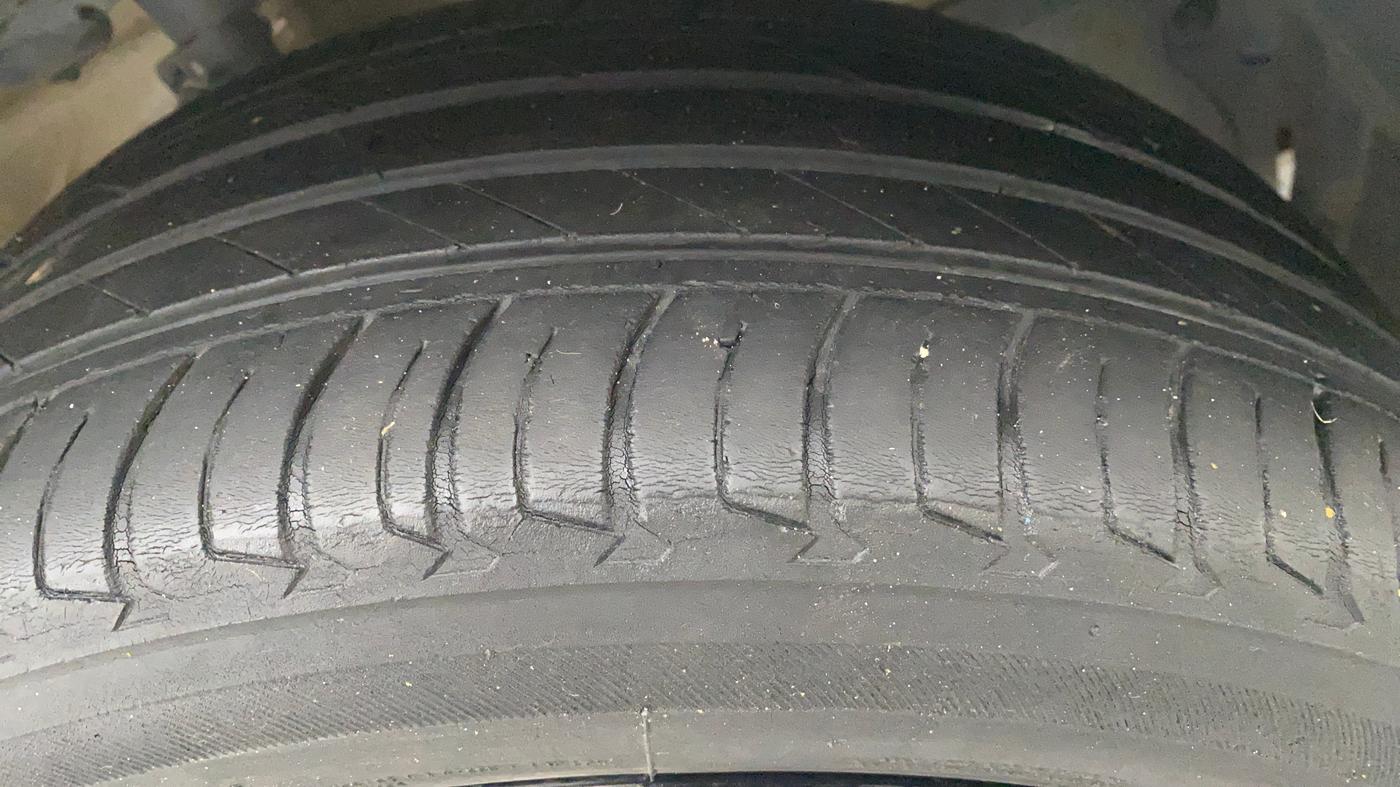 2017 Maruti Swift VDI, Diesel, Manual, 63,049 km, Right Front Tyre Tread