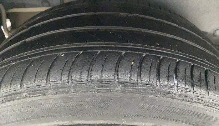 2017 Maruti Swift VDI, Diesel, Manual, 63,049 km, Right Rear Tyre Tread