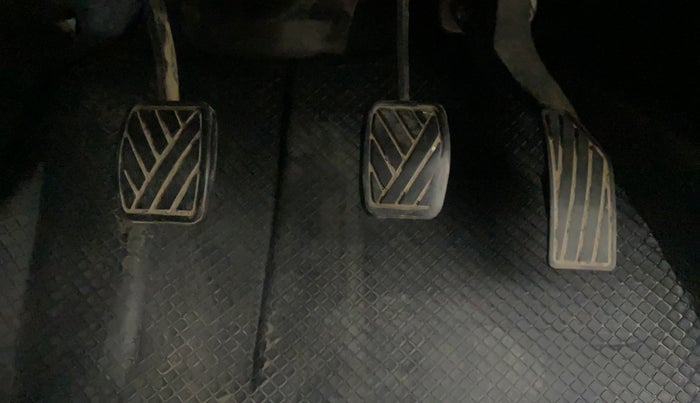 2017 Maruti Swift VDI, Diesel, Manual, 63,049 km, Pedals