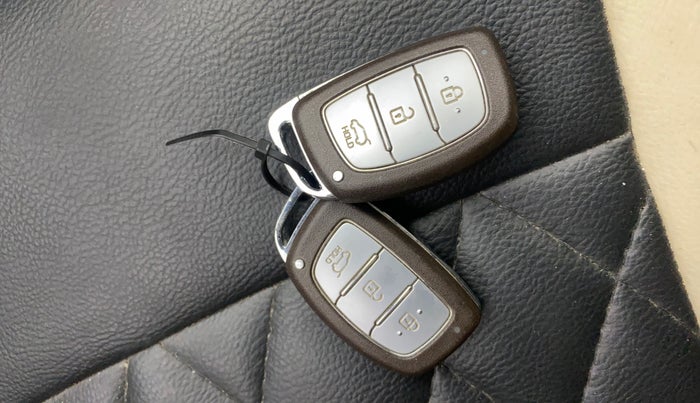 2019 Hyundai Elite i20 ASTA 1.2 (O), Petrol, Manual, 90,928 km, Key Close Up