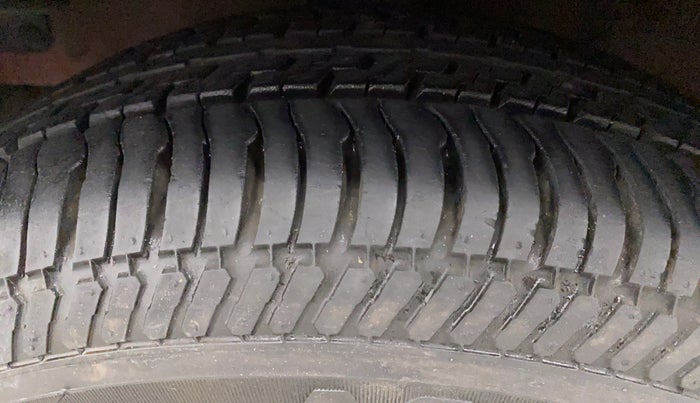 2013 Hyundai i10 MAGNA 1.2, Petrol, Manual, 31,961 km, Left Front Tyre Tread