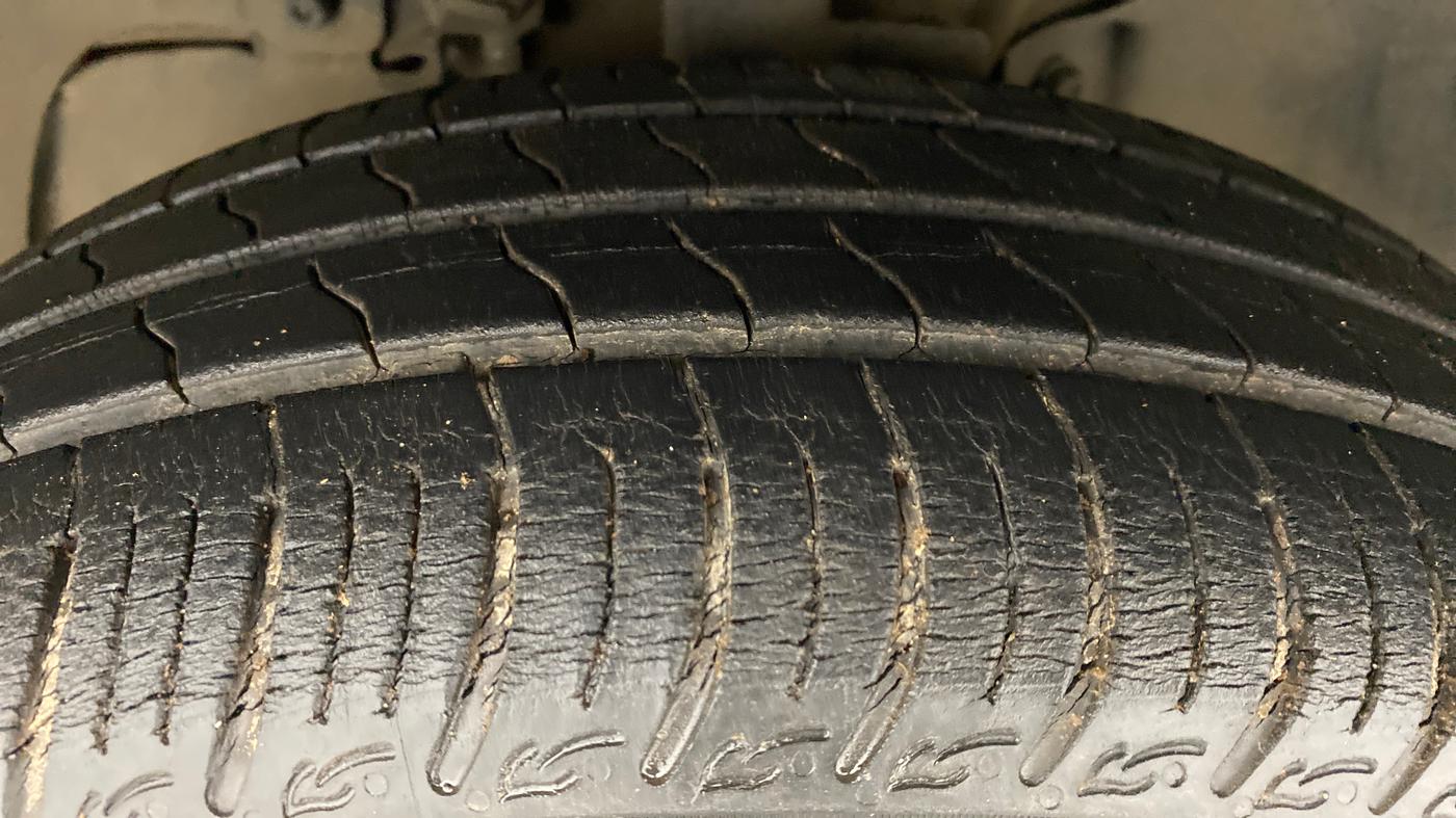 2018 Tata Tiago XT 1.2 REVOTRON, Petrol, Manual, 15,133 km, Left Front Tyre Tread